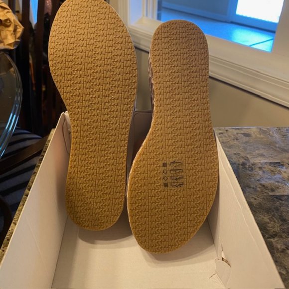 Michael Kors Sadler Wedge Sandal - Picture 1 of 5